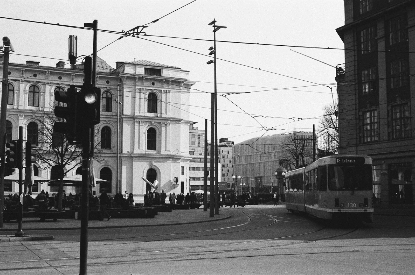 Trikk mellom bygårder i Oslo